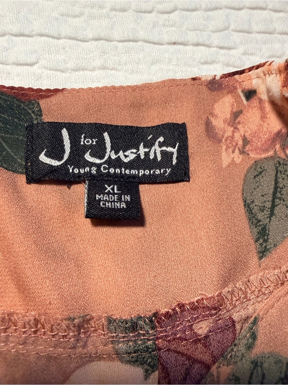 Justify Rose Floral V-Neck Blouse in Dusty Rose - Picture 2 of 12